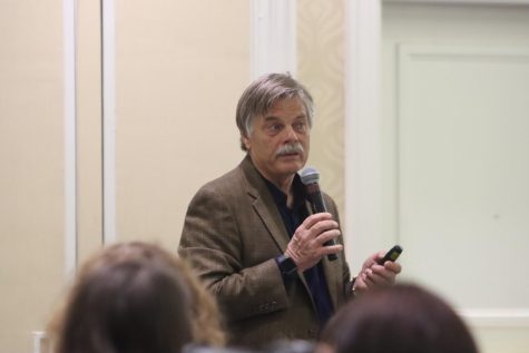 Bobby Hawthorne speaks at the SIPA convention this past weekend. Hawthrone is a noted scholastic journalism authority. 