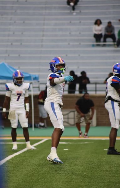 Junior Isaiah Small directs other players.