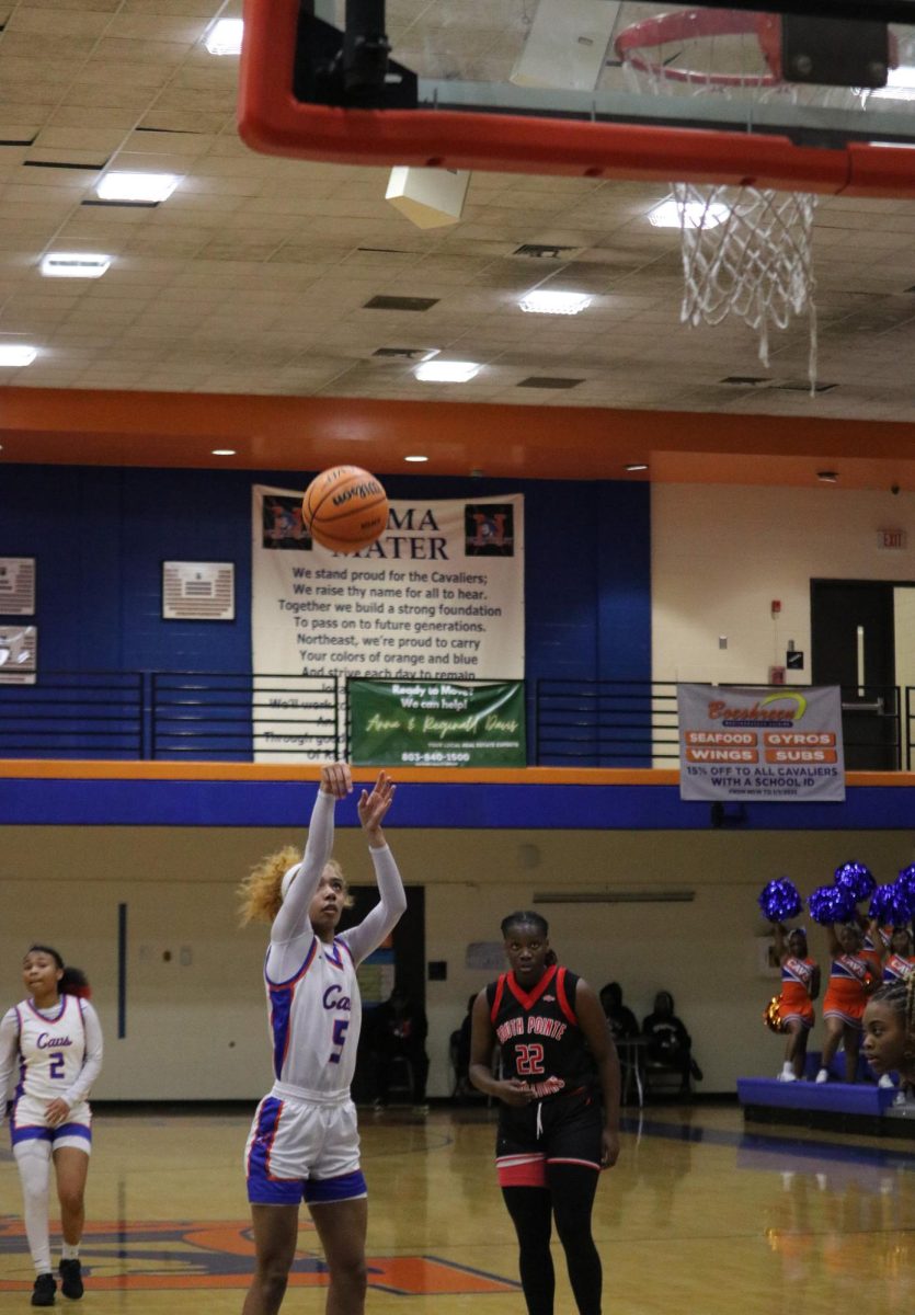Senior Janiyah Cosby shoots the ball.