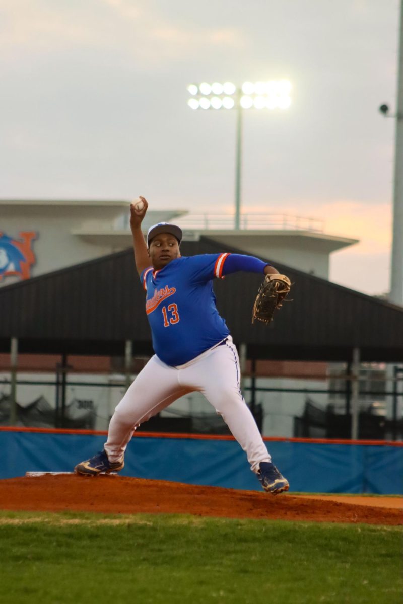 Junior Jordan Dozier pitches.